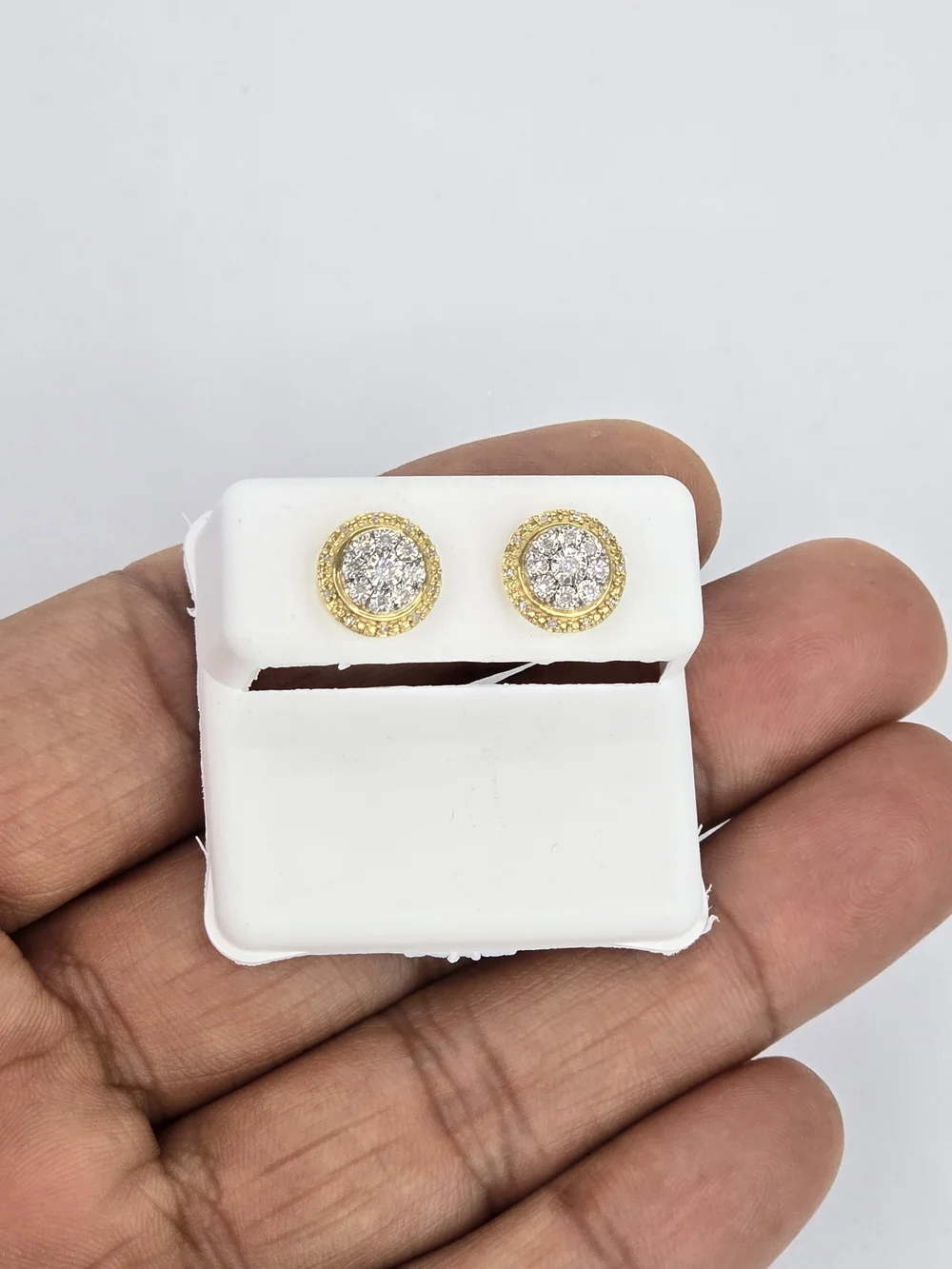 Real Diamond 10k Gold Round Stud Earring